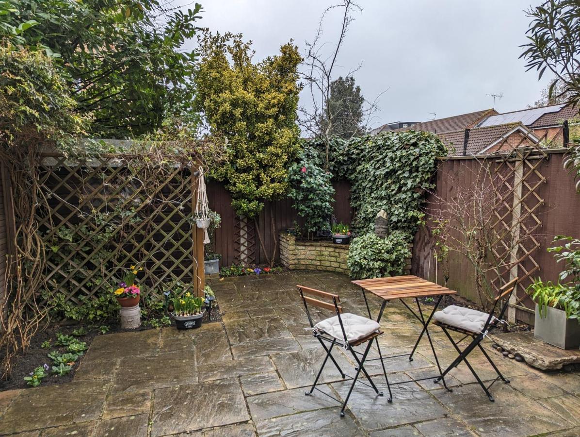 Cosy House With A Garden Villa London Kültér fotó