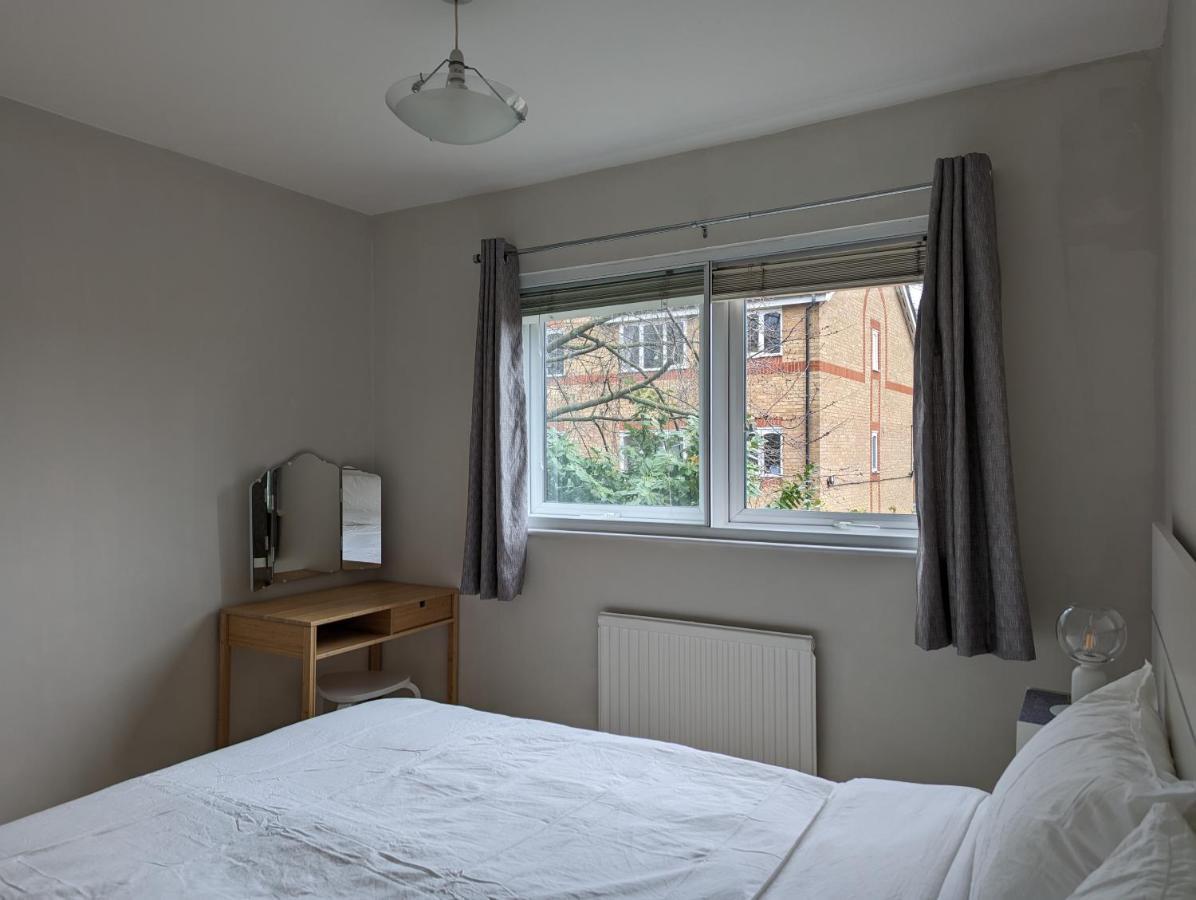 Cosy House With A Garden Villa London Kültér fotó